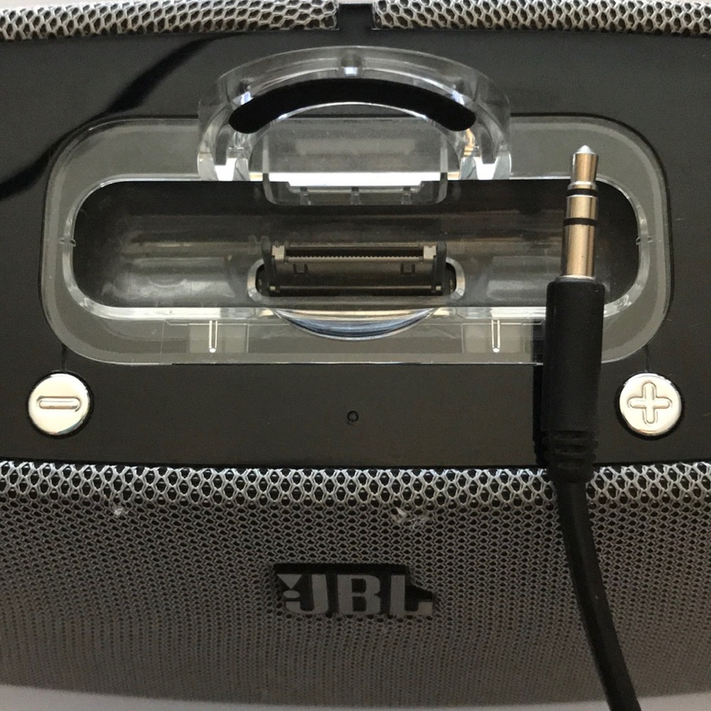 JBL phone speaker/charging dock silver and black iPhone 3 - Picture 3 of 3